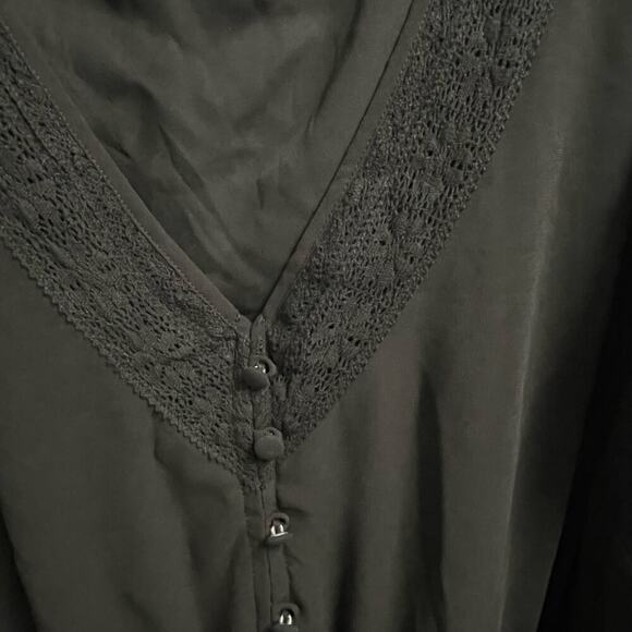 Torrid Size 4 Black Chiffon Top Embroidered Floral Short Sleeve Blouse - Picture 3 of 6